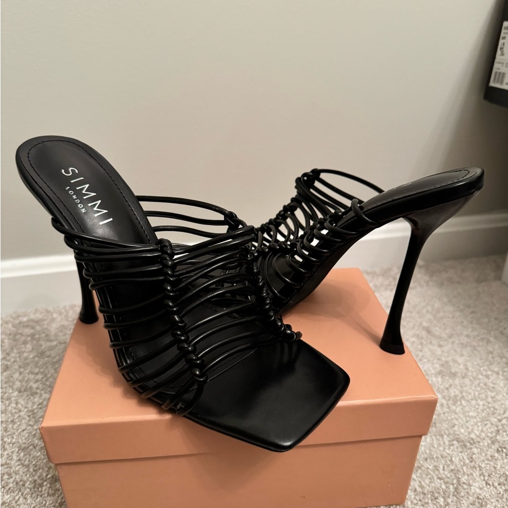 Women’s heels black, never worn! Size 8
